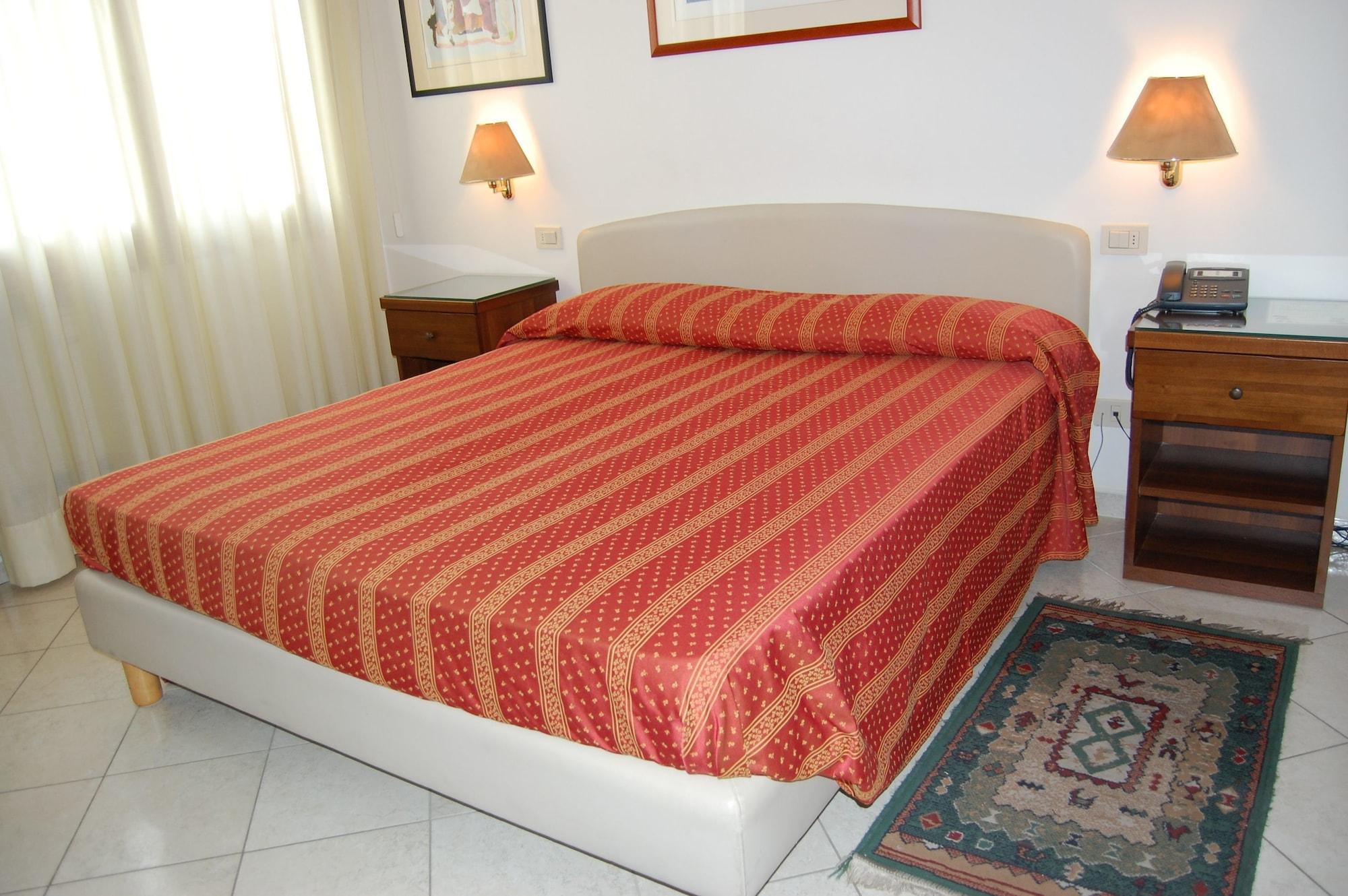 Hotel Caldin'S Чоджия Екстериор снимка