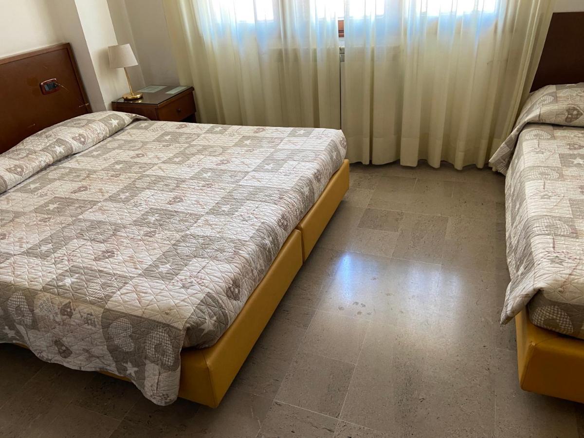 Hotel Caldin'S Чоджия Екстериор снимка
