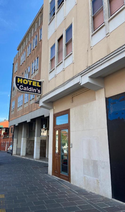 Hotel Caldin'S Чоджия Екстериор снимка