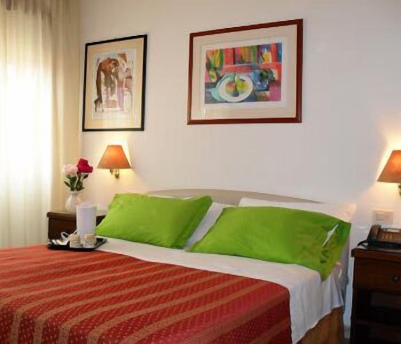 Hotel Caldin'S Чоджия Екстериор снимка