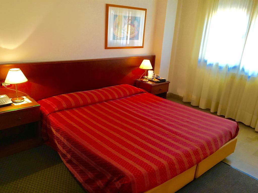 Hotel Caldin'S Чоджия Екстериор снимка