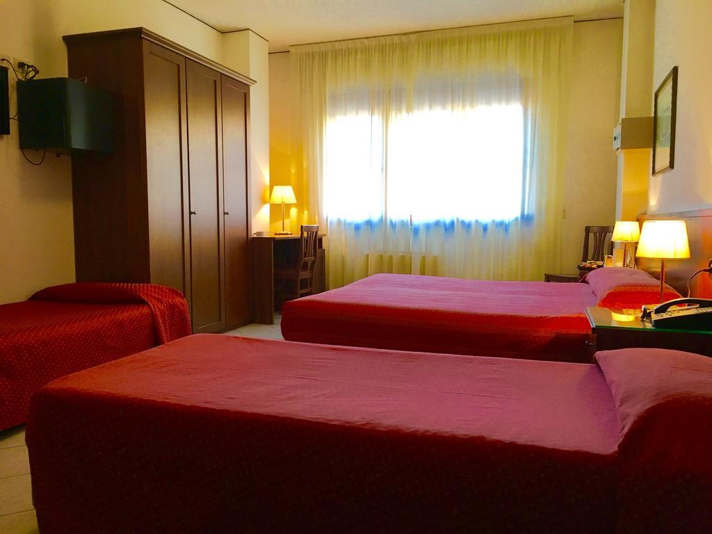 Hotel Caldin'S Чоджия Екстериор снимка
