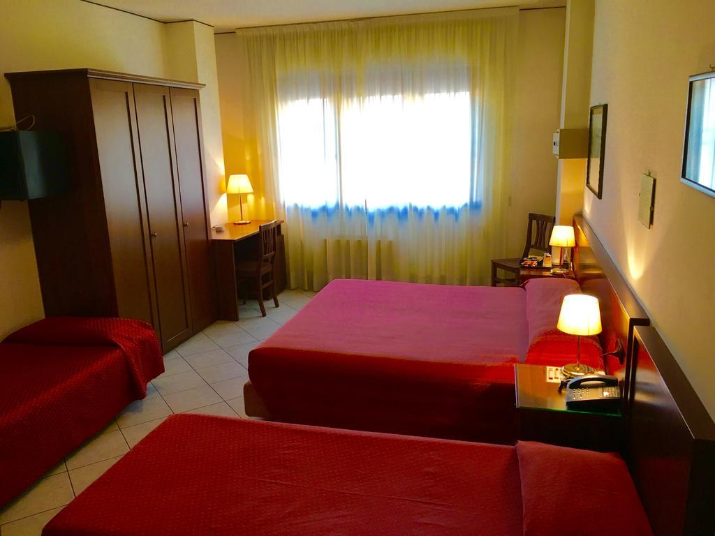 Hotel Caldin'S Чоджия Екстериор снимка