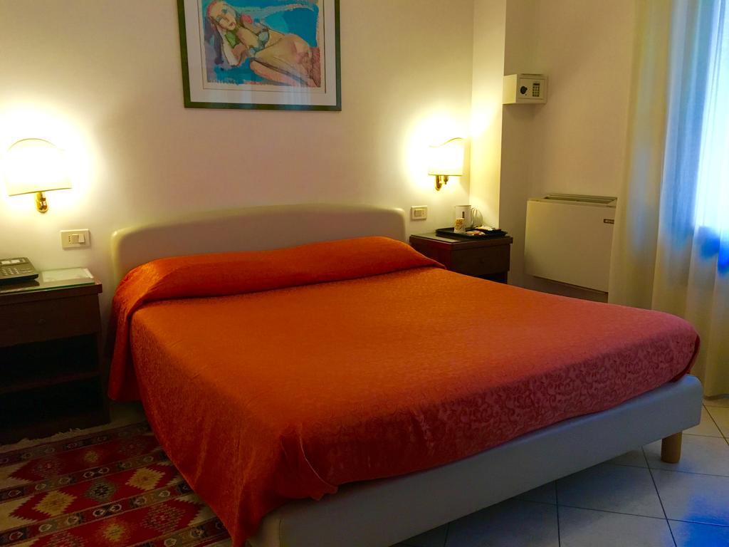 Hotel Caldin'S Чоджия Екстериор снимка